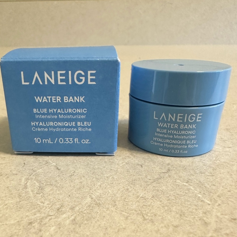 Sample, brand new Laniege moisturizer. Light weight and moisturizing.